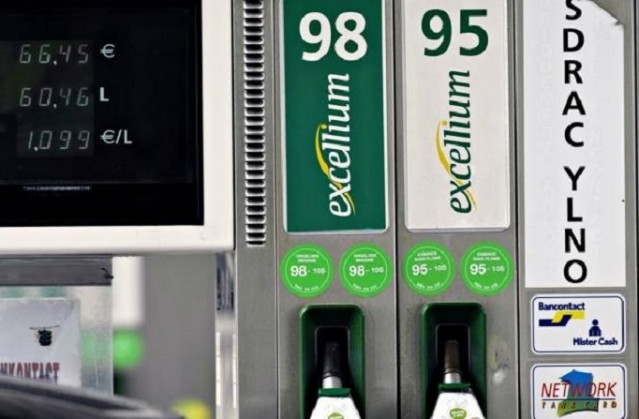 Archivo - Imagen de una gasolinera.