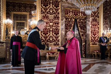 El Rey Felipe VI recibe al Nuncio Apostólico de la Santa Sede, Monseñor Piero Pioppo, en el Palacio Real de Madrid