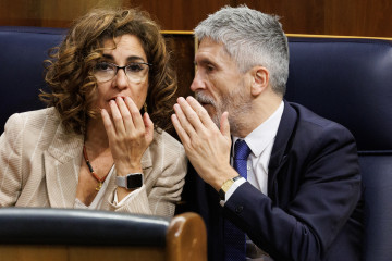 Archivo - La ministra de Hacienda, María Jesús Montero y el ministro de Interior, Fernando Grande-Marlaska, durante la segunda sesión de la moción de censura, en el Congreso de los Diputados, a 22