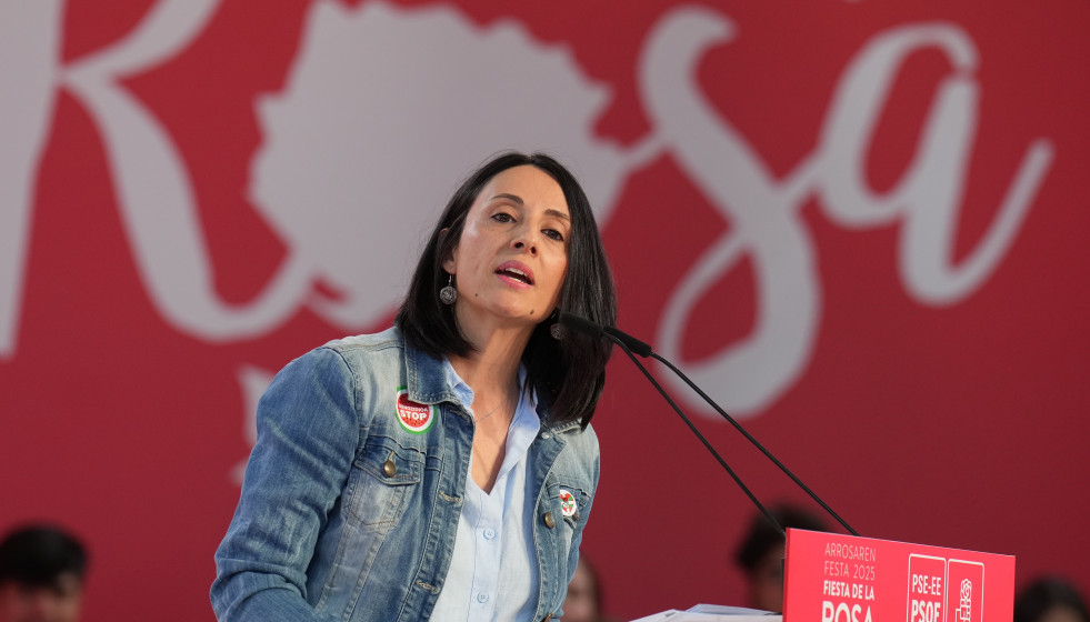 Archivo - La secretaria de Organización del PSOE, Rebeca Torró, interviene en la Fiesta de la Rosa, en Landako Gunea, a 27 de septiembre de 2025, en Durango, Vizcaya, País Vasco (España).