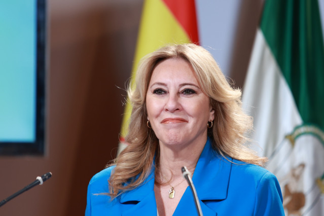 La consejera de Economía, Hacienda, Fondos Europeos y Diálogo Social de la Junta de Andalucía, y portavoz del Gobierno, Carolina España