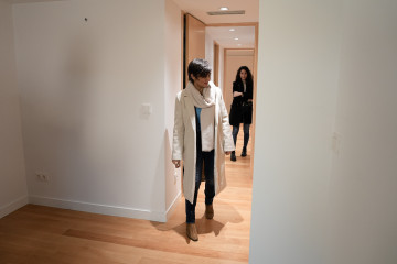 La ministra de Vivienda y Agenda Urbana, Isabel Rodríguez visita un edificio con viviendas propiedad de CASA 47, la Entidad Estatal de Vivienda.