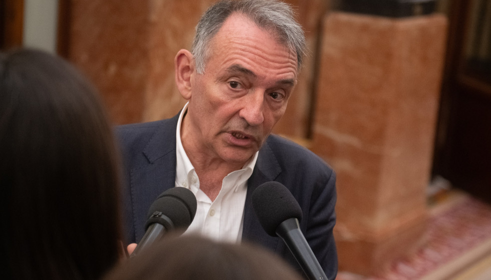 El diputado de Sumar, Enrique Santiago, durante una sesión plenaria en el Congreso, a 11 de diciembre de 2025, en Madrid (España). (Foto de archivo).