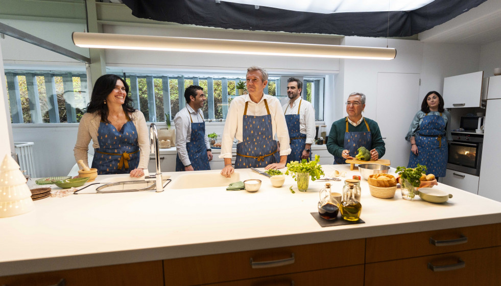 El presidente del PPdeG, Alfonso Rueda, durante la grabación de su felicitación de Navidad.