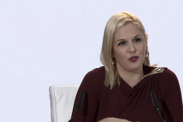 La portavoz de la Junta de Extremadura, Elena Manzano, informa sobre la constitución de las mesas electorales del 21D desde el Centro de Difusión de Datos de Mérida