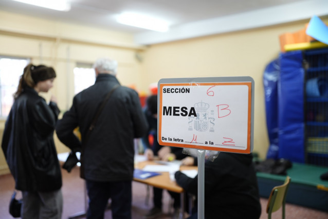 Votantes en un colegio electoral de Mérida