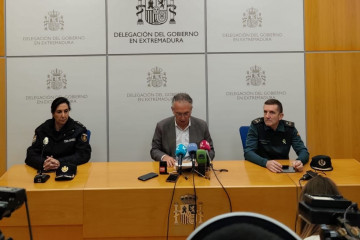 El delegado del Gobierno en Extremadura, José Luis Quintana, informa sobre el desarrollo de la jornada electoral del 21D, a nivel de seguridad, en la región