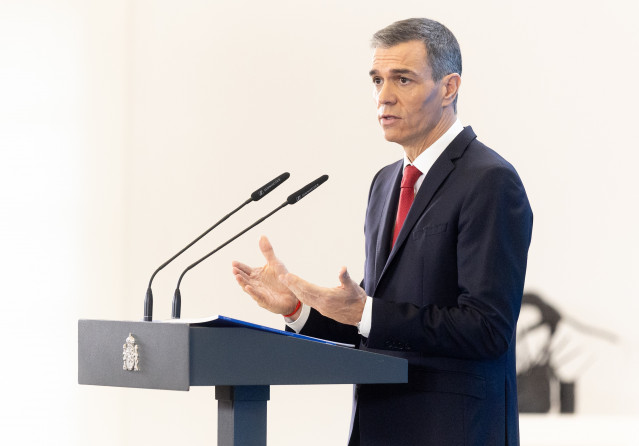 El presidente del Gobierno, Pedro Sánchez, durante una rueda de prensa, en el Palacio de la Moncloa, a 15 de diciembre de 2025, en Madrid (España). Sánchez ha hecho balance del curso político y ha presentado el informe periódico de rendición de cuentas ‘C