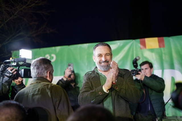 El presidente de VOX, Santiago Abascal, participa en un acto electoral en el parque de las Siete Sillas, a 16 de diciembre de 2025, en Mérida, Badajoz, Extremadura (España).