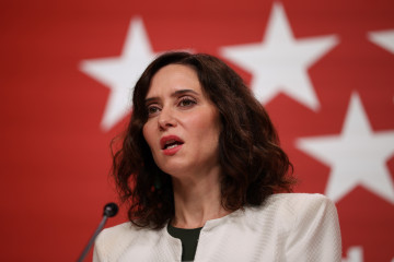 La presidenta de la Comunidad de Madrid, Isabel Díaz Ayuso, durante una rueda de prensa tras la reunión del Consejo de Gobierno, en la Real Casa de Correos, a 17 de diciembre de 2025, en Madrid (Esp