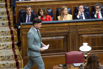 Archivo - El portavoz de ERC en el Congreso, Gabriel Rufián, durante un pleno extraordinario, en el Congreso de los Diputados, a 9 de julio de 2025, en Madrid (España).
