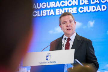 El presidente de Castilla-La Mancha, Emiliano García-Page, inaugura, en Miguelturra (Ciudad Real), la conexión peatonal y ciclista que une esta localidad con la capital ciudadrealeña.