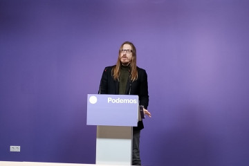 El portavoz nacional de Podemos, Pablo Fernández, en una rueda de prensa.