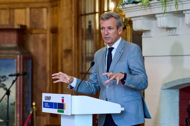 Archivo - El presidente de la Xunta, Alfonso Rueda, participa en Santander en una jornada organizada por la Universidad Internacional Menéndez Pelayo (UIMP).