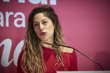 La coordinadora general de Sumar, Lara Hernández, durante la conferencia política de Sumar, en el Colegio Oficial de Aparejadores y Arquitectos Técnicos de Madrid, a 22 de noviembre de 2025, en Mad