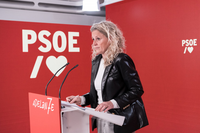 La portavoz de la CEF del PSOE, Montse Mínguez, durante una rueda de prensa tras la reunión de la Comisión Ejecutiva Federal, en la sede del PSOE, a 22 de diciembre de 2025, en Madrid (España). La Comitiva Ejecutiva Federal del PSOE se ha reunido tras el