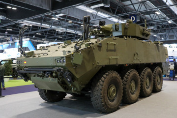 Archivo - Vehículo blindado 8x8 Dragón en la Feria Internacional de Defensa y Seguridad FEINDEF, en IFEMA, a 3 de noviembre de 2021, en Madrid, (España).