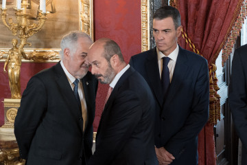 Archivo - (I-D) El presidente del Tribunal Constitucional (TC), Cándido Conde-Pumpido; el presidente del Senado, Pedro Rollán y el presidente del Gobierno, durante el acto del XL aniversario de la f