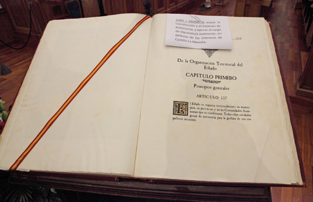 Archivo - Ejemplar de la Constitución