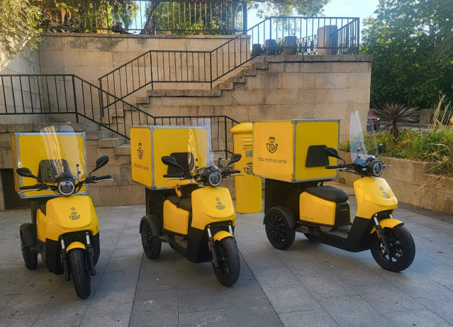 Archivo - Motos eléctricas de Correos