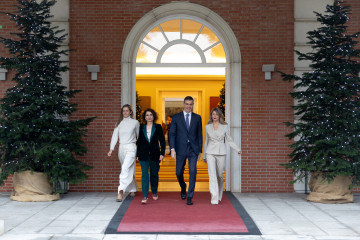 (I-D) La vicepresidenta tercera y ministra para la Transición Ecológica y el Reto Demográfico, Sara Aagesen; la  vicepresidenta primera y ministra de Hacienda, María Jesús Montero; el presidente 