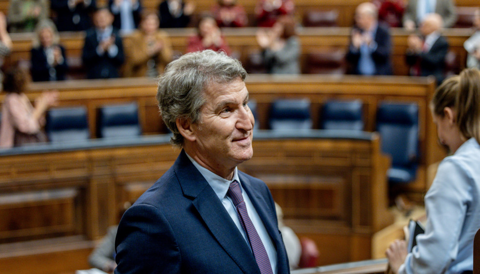 El presidente del PP, Alberto Núñez Feijóo, durante una sesión plenaria en el Congreso, a 11 de diciembre de 2025, en Madrid (España).
