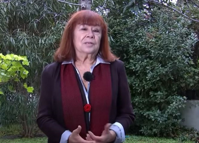 Cristina Narbona durante la respuesta al mensaje del Rey.