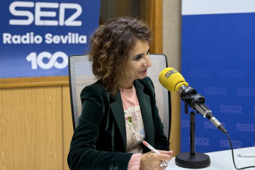 La secretaria general del PSOE-A, vicepresidenta primera del Gobierno y ministra de Hacienda, María Jesús Montero, durante la entrevista con la Cadena Ser
