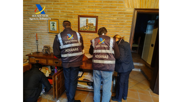 La Agencia Tributaria desmantela una 'macrotrama' de fraude de más de 300 millones en el IVA de hidrocarburos.