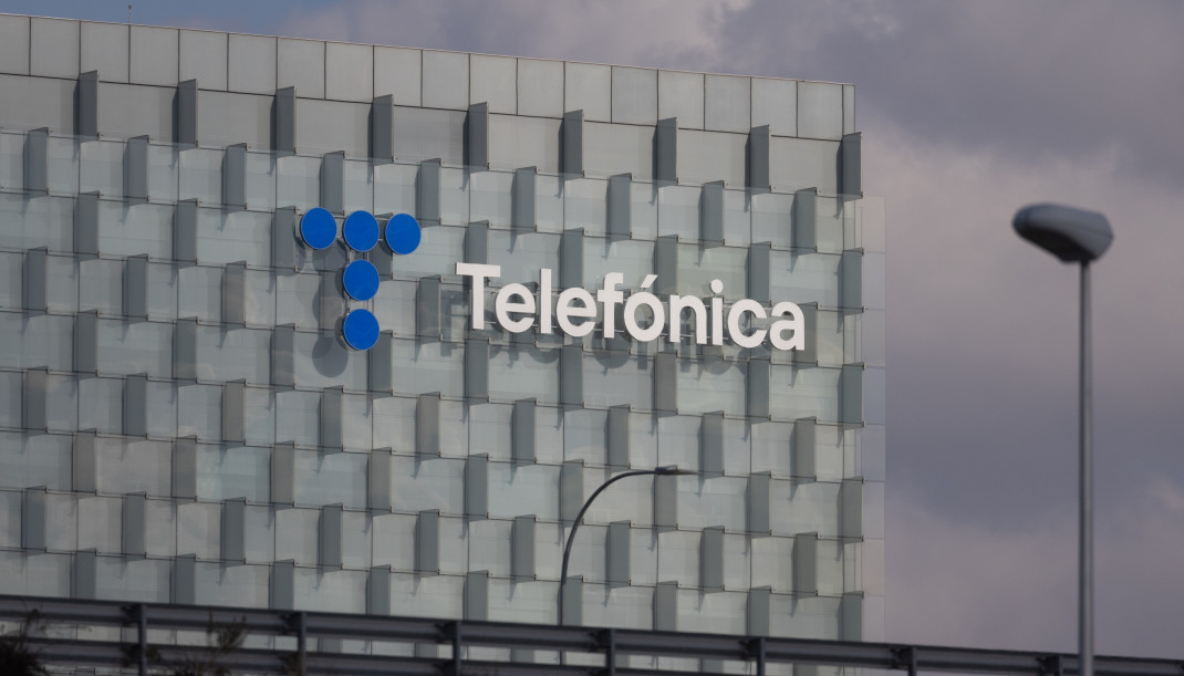 Archivo - Fachada de la sede de Telefónica, en Madrid (España)