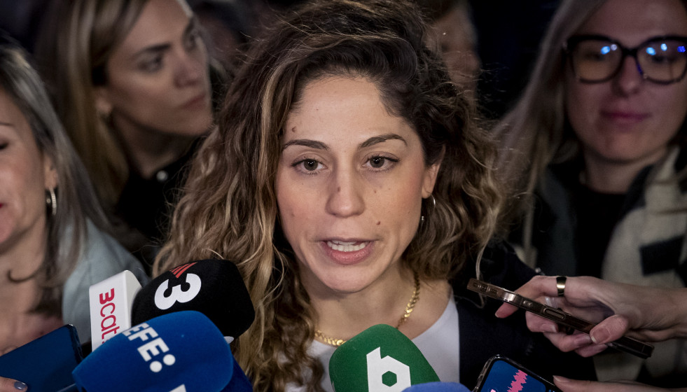 Archivo - La coordinadora general de Sumar, Lara Hernández,  durante una concentración por el día de la Eliminación de la violencia contra las Mujeres, a 25 de noviembre de 2025, en Madrid (Españ