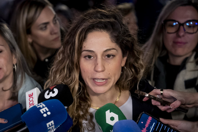 Archivo - La coordinadora general de Sumar, Lara Hernández,  durante una concentración por el día de la Eliminación de la violencia contra las Mujeres, a 25 de noviembre de 2025, en Madrid (España).