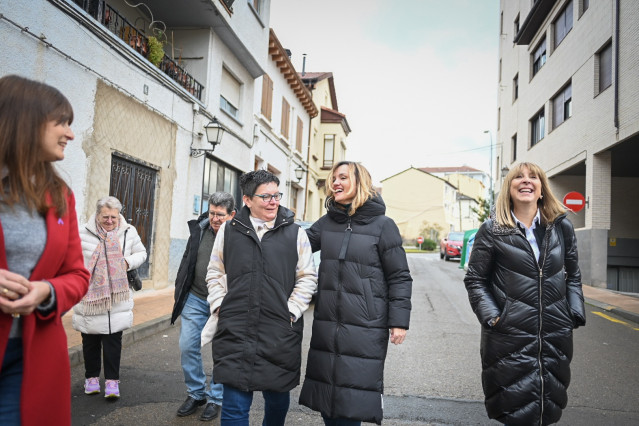 La candidata del PSOE Aragón a las elecciones autonómicas del 8F en la visita previa de este sábado por la mañana a Sabiñánigo.