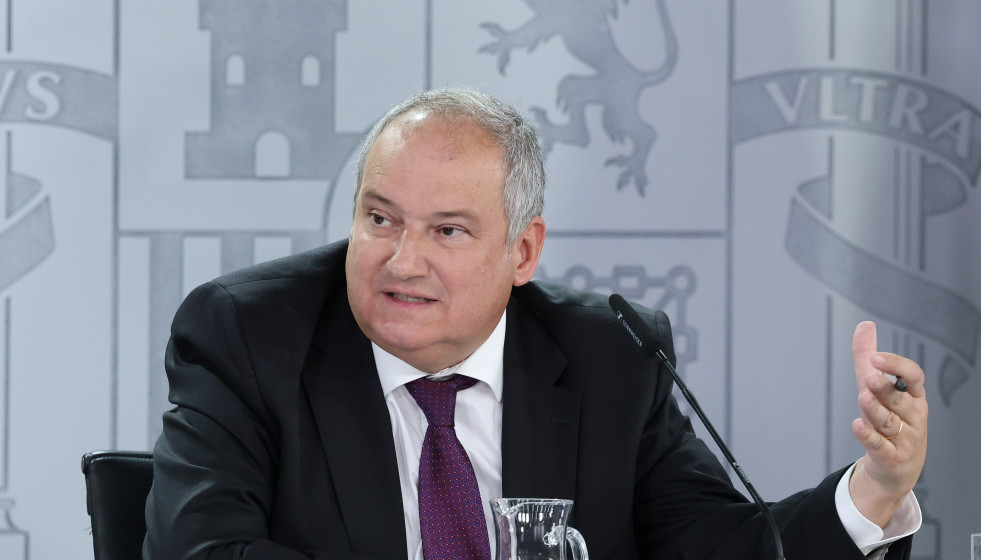 Archivo - El ministro de Industria y Turismo, Jordi Hereu, durante una rueda de prensa posterior a la reunión del Consejo de Ministros, en el Palacio de la Moncloa, a 21 de octubre de 2025, en Madrid