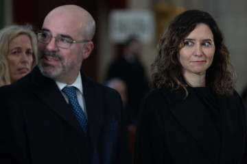 Archivo - El delegado del Gobierno en la Comunidad de Madrid, Francisco Martín, y la presidenta de la Comunidad de Madrid, Isabel Díaz Ayuso