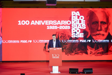 El presidente del Gobierno y secretario general del PSOE, Pedro Sánchez, interviene durante el acto conmemorativo por el centenario de la muerte de Pablo Iglesias Posse, en la sede de UGT, a 9 de dic