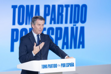 El presidente del Partido Popular, Alberto Núñez Feijóo, comparece ante los medios de comunicación, en la sede nacional del Partido Popular, a 29 de diciembre de 2025, en Madrid (España).