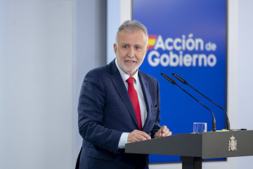 El ministro de Política Territorial y Memoria Democrática, Ángel Víctor Torres, ofrece una rueda de prensa, en el Palacio de La Moncloa, a 17 de diciembre de 2025, en Madrid (España). Se trata de