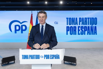El presidente del Partido Popular, Alberto Núñez Feijóo, comparece ante los medios de comunicación, en la sede nacional del Partido Popular, a 29 de diciembre de 2025, en Madrid (España).