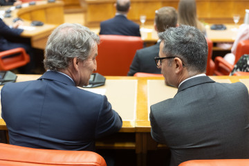 Archivo - (I-D) El presidente del Partido Popular, Alberto Núñez Feijóo, y el ministro de la Presidencia, Justicia y Relaciones con las Cortes, Félix Bolaños, durante el acto ‘50 años después