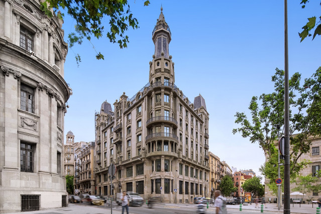 Archivo - Un edificio de oficinas ubicado en el centro de Barcelona.