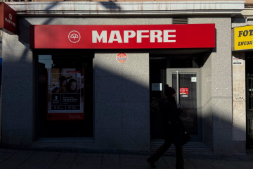 Archivo - Local de Mapfre visto desde el exterior en Madrid a 9 de enero de 2020