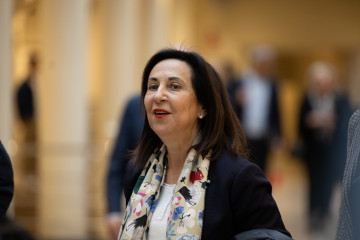 La ministra de Defensa, Margarita Robles, a su llegada a una sesión plenaria en el Senado, a 2 de diciembre de 2025, en Madrid (España). En una nueva sesión de control al Gobierno, el Senado ademá