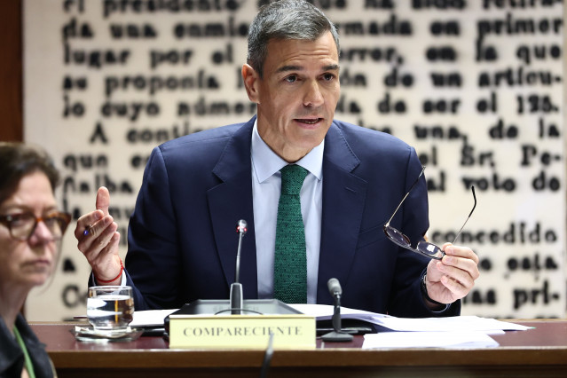 Archivo - El presidente del Gobierno, Pedro Sánchez, comparece en la Comisión de Investigación sobre el 'caso Koldo', en el Senado, a 30 de octubre de 2025, en Madrid (España).