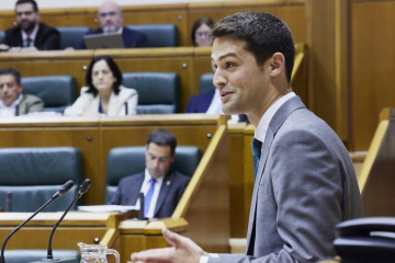 El portavoz parlamentario del PNV, Joseba Díez Antxustegi