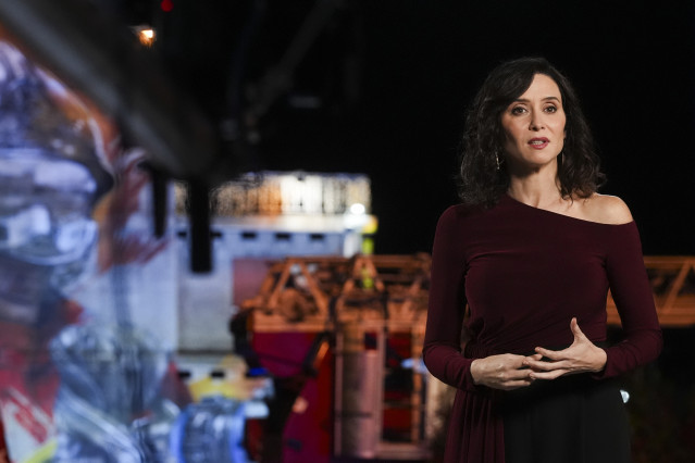 La presidenta de la Comunidad de Madrid, Isabel Díaz Ayuso, en su discurso de Fin de Año desde el parque de Bomberos de Alcalá de Henares