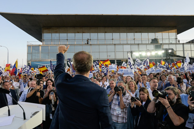 Archivo - El líder del PP, Alberto Núñez Feijóo, durante el acto de cierre de campaña de las generales de 2023.