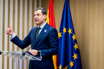 El presidente de la Junta de Andalucía, Juanma Moreno, interviene en el  acto de presentación de la candidatura de Málaga a sede de la Autoridad Aduanera de la Unión Europea. A 10 de diciembre de 