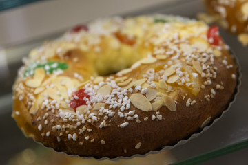 Archivo - Un roscón en la pastelería Nunos