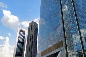 Archivo - Edificios de las sedes de PwC y Cepsa en Madrid. Torre Espacio. Cuatro Torres